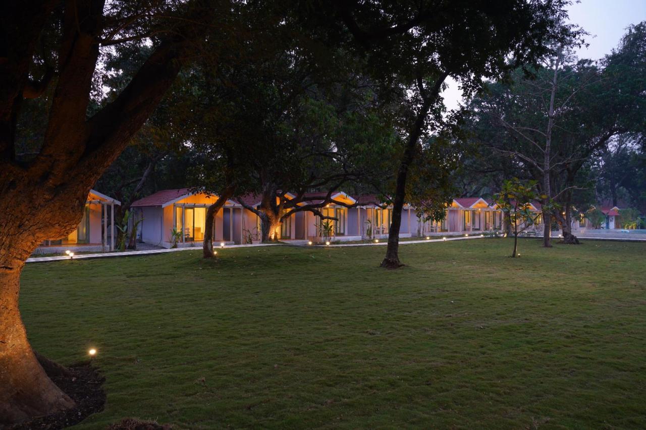 บลู รีสอร์ต วากาตอร์ กัว Hotel ภายนอก รูปภาพ