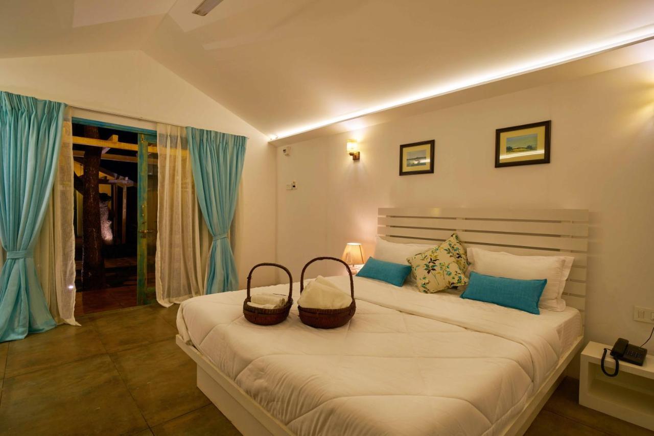 บลู รีสอร์ต วากาตอร์ กัว Hotel ภายนอก รูปภาพ