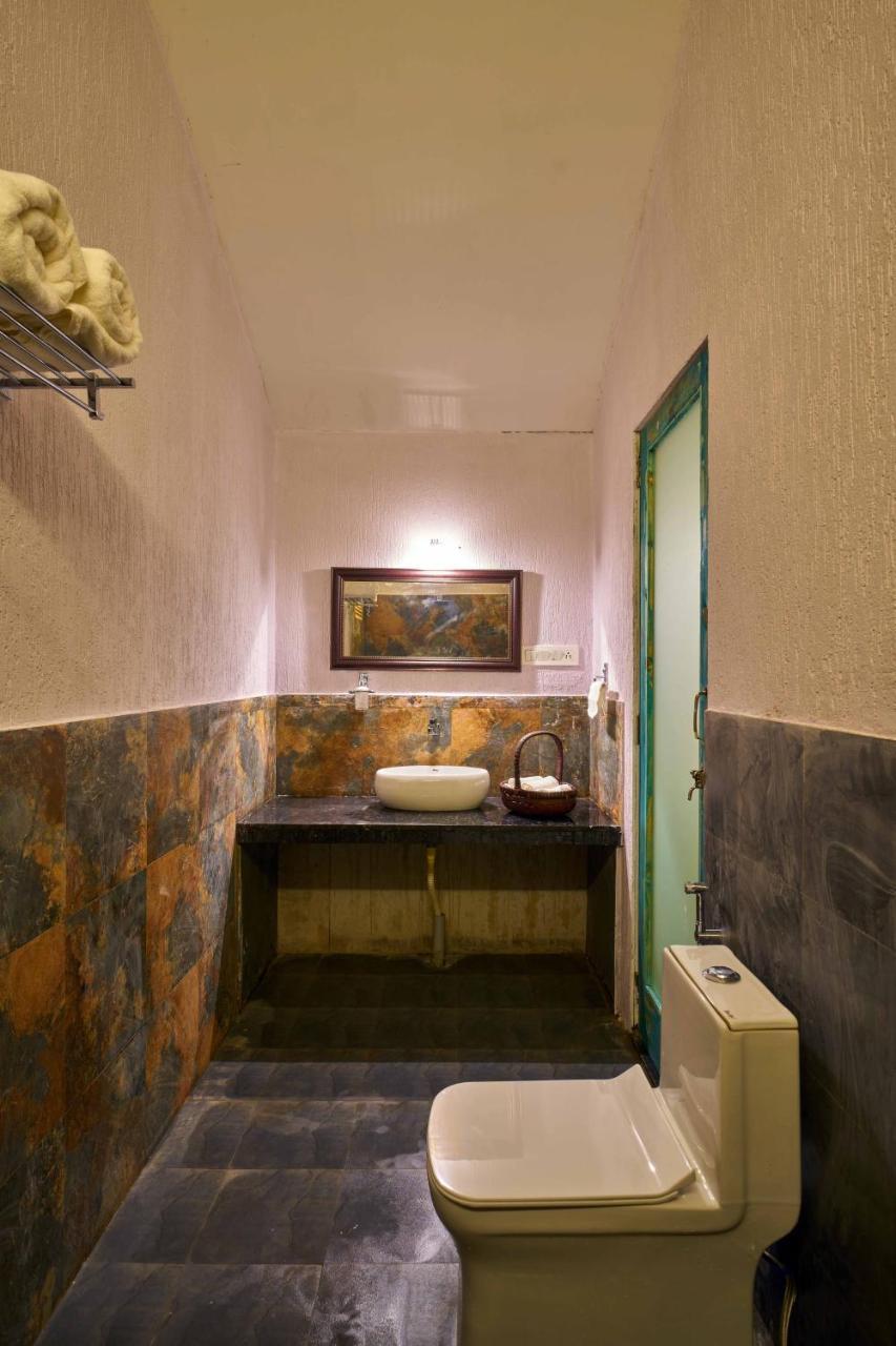 บลู รีสอร์ต วากาตอร์ กัว Hotel ภายนอก รูปภาพ